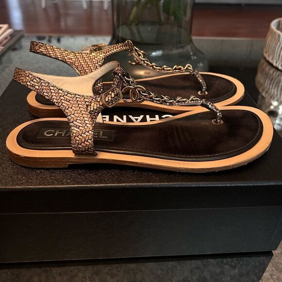 Chanel Fantasy Goatskin Suede CC Chain Thong Sandals RARE - Picture 2 of 11
